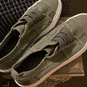 Blowfish Malibu’s size 8